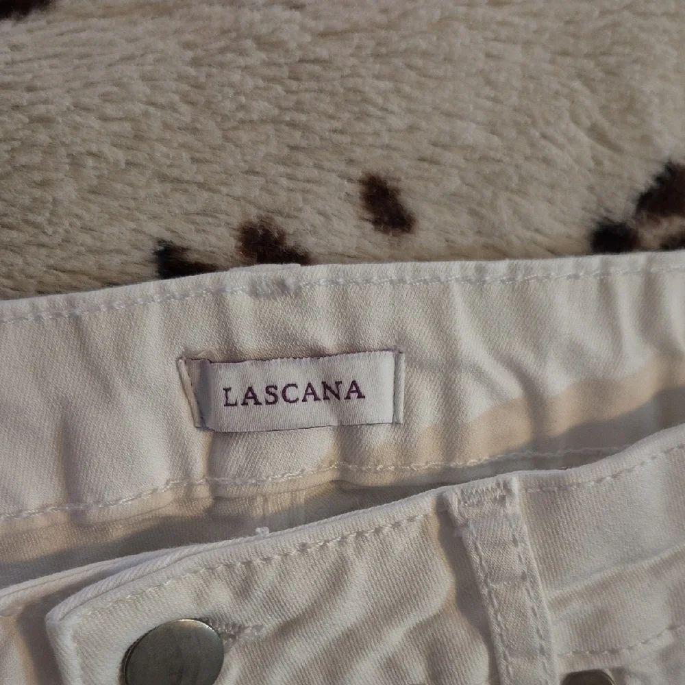 LASCANA White Skinny Jeans with Classic Fit - Picture 2 of 10
